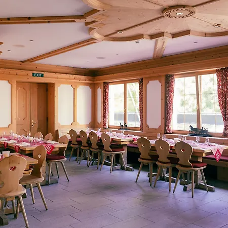 Hotel Hotel Corvatsch 3*