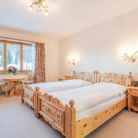 Hotel Hotel Corvatsch 3*